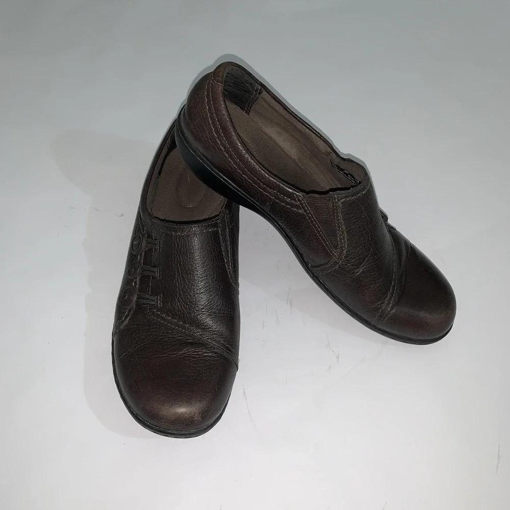 Clarks Shoes Women's 10 Brown Leather Slip On Loafers Casual Comfort Walking